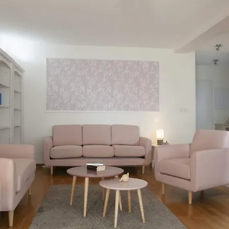 Rose Du Apartment *
